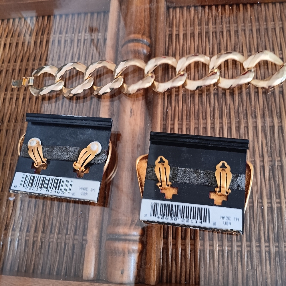 VINTAGE ANNE KLEIN EARRINGS & BRACELET LOT - Picture 5 of 5